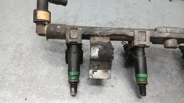 Carril de Inyectores OEM 98MF-9D280 para Ford Focus MK1 Sedán image 3