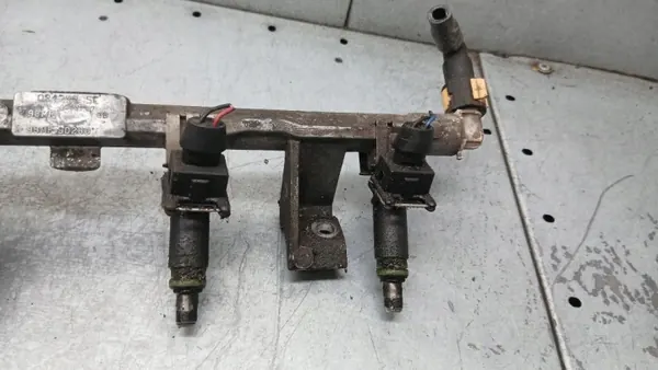 Carril de Inyectores OEM 98MF-9D280 para Ford Focus MK1 Sedán image 6