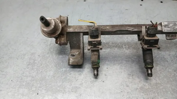 Carril de Inyectores OEM 98MF-9D280 para Ford Focus MK1 Sedán image 7