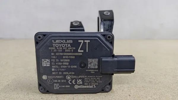 Toyota C-HR II dodehoeksensor OEM 88162-F4040 image 4
