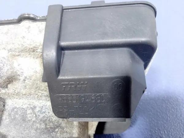 Pompe de direction OEM 9665194680 pour Peugeot 308 image 6