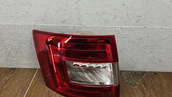 Lámpara trasera izquierda Skoda Octavia III image 2