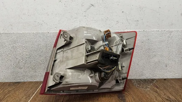 Lámpara trasera izquierda Skoda Octavia III image 5