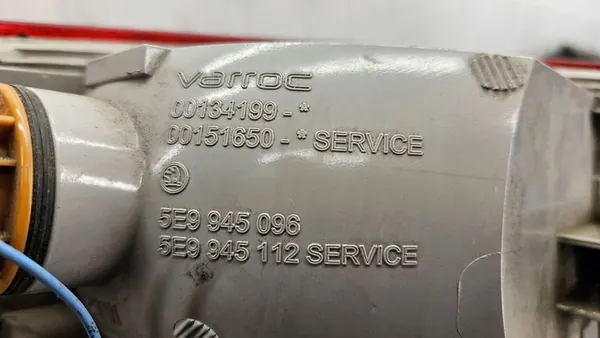 Lámpara trasera izquierda Skoda Octavia III image 7