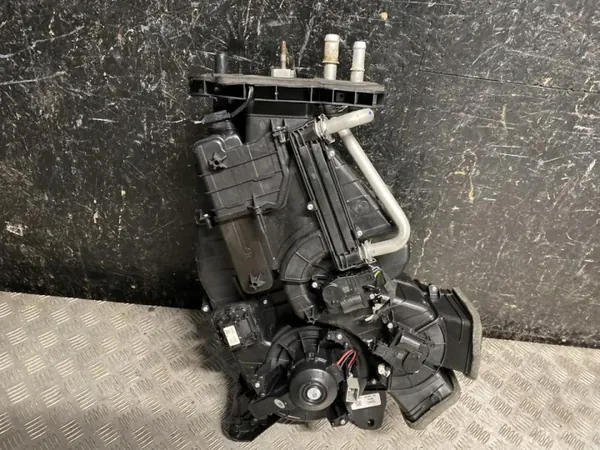 Ford Geblazenhuis OEM L1MH18D283DE Gebruikt image 4