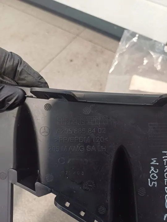 Grille de pare-chocs latérale gauche Mercedes C-Class W205 A2058858402 image 3