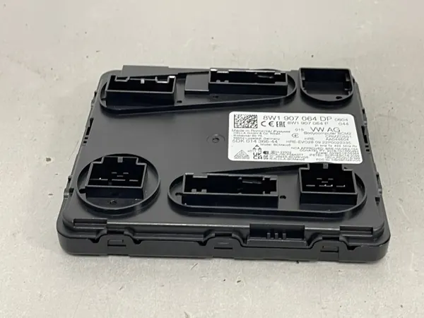 Blocs de confort d'occasion OEM 8W1907064DP pour Audi E-Tron image 4