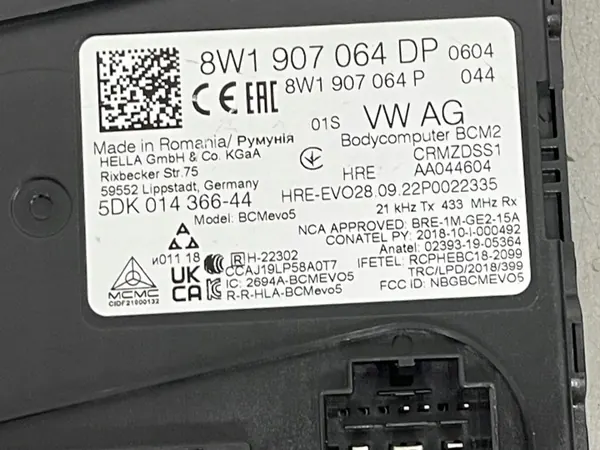Blocs de confort d'occasion OEM 8W1907064DP pour Audi E-Tron image 6