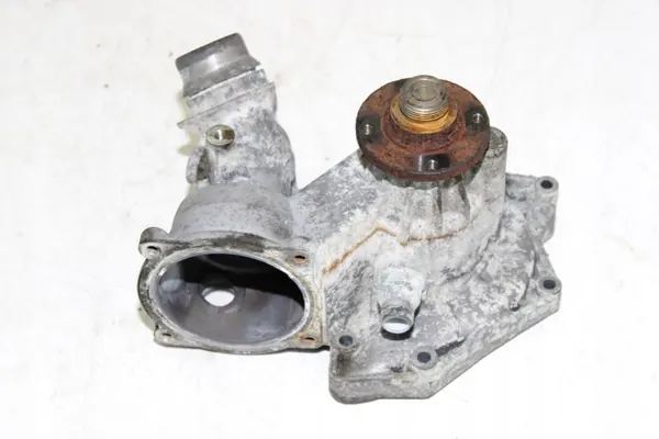 BMW E38 E53 4.4 735I M62TU V8 Vattenpump OEM image 2