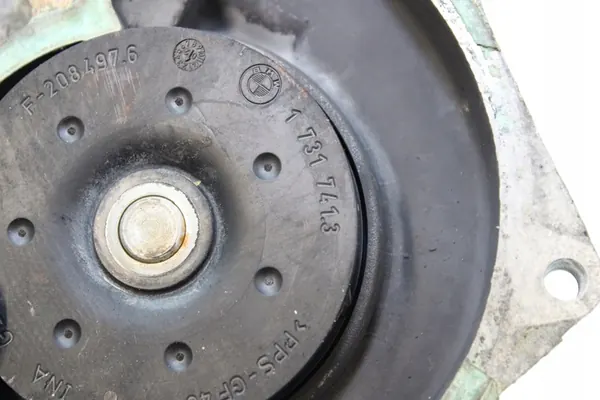 BMW E38 E53 4.4 735I M62TU V8 Vattenpump OEM image 7