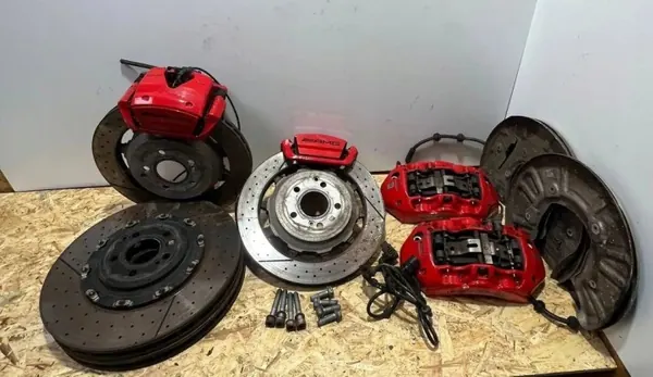 Mercedes-Benz AMG GT Bremssatz OEM A2304211212 image 2