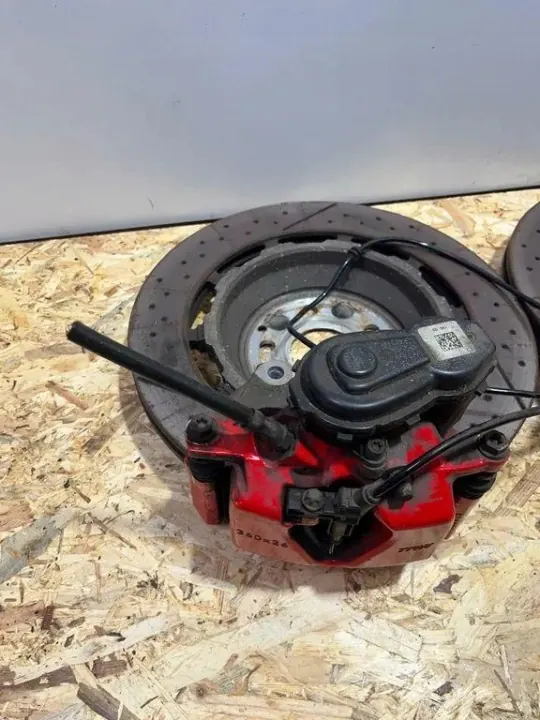 Mercedes-Benz AMG GT Bremssatz OEM A2304211212 image 7