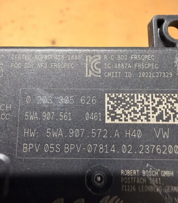 VW Golf VIII Radarsensor OEM 5WA907561 5WA907572A image 3