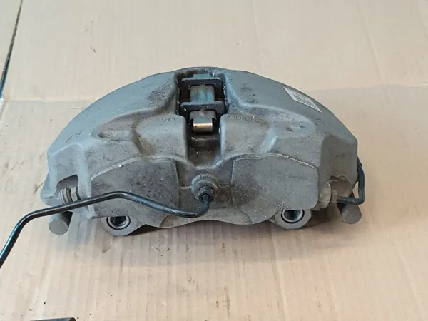 AUDI A4 B9 AVANT 2.0 TFSI Etu Oikea Jarrusatula 8W0615108D image 5