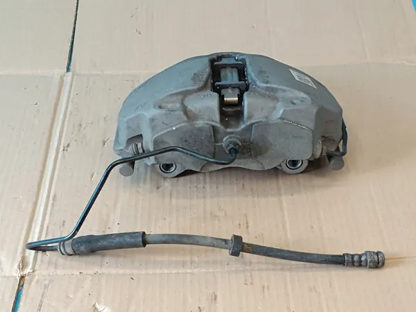 AUDI A4 B9 AVANT 2.0 TFSI Etu Oikea Jarrusatula 8W0615108D image 6