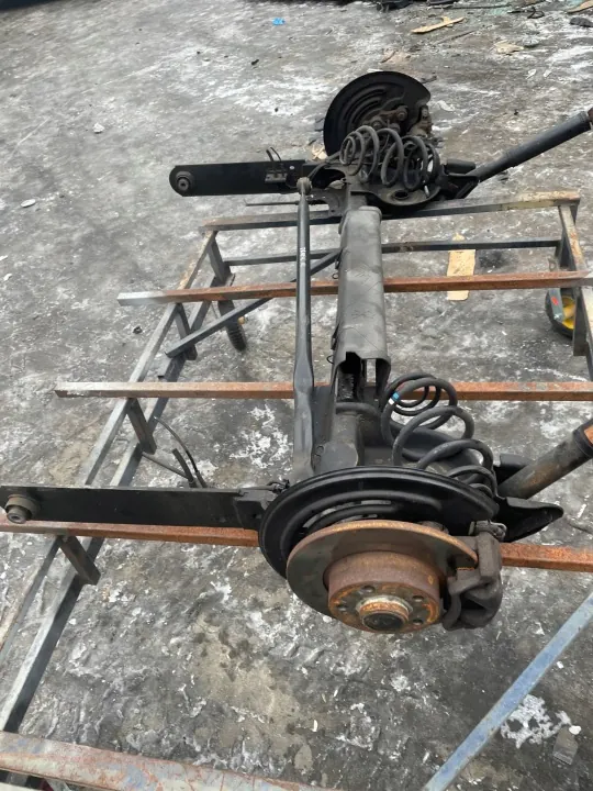 Renault Trafic III Achterophangingbalk OEM 58863569878 image 3