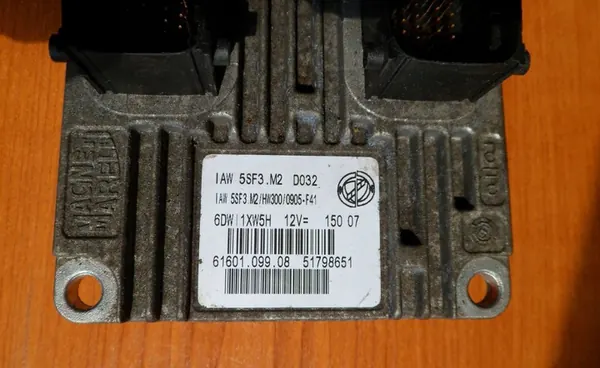 ECU Fiat Grande Punto 1.4 8V OE IAW 5SF3.M2 51827440 image 4