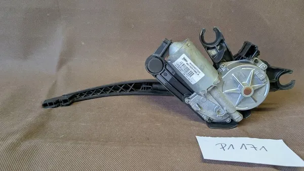 Motor de limpiaparabris trasero Peugeot 208 12-16 OEM 9673251380A image 3
