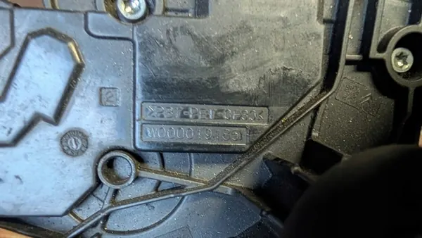 Motor de limpiaparabris trasero Peugeot 208 12-16 OEM 9673251380A image 4