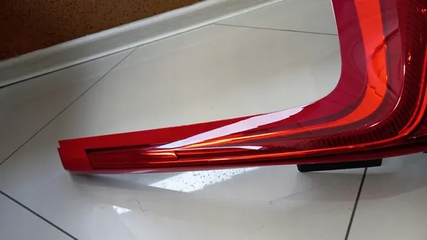 VOLVO XC90 Lámpara Trasera Derecha 32228827 image 3