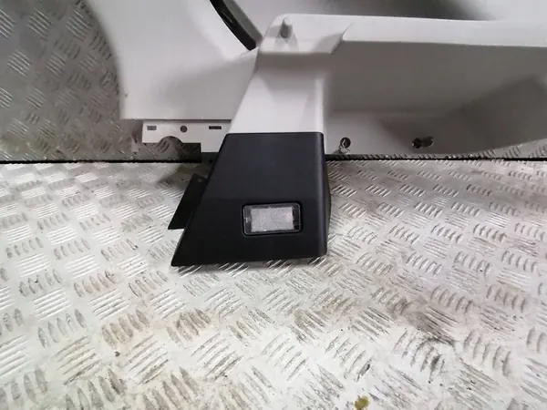 MG ZS - Oikean Takapilarin Suojus 10360721 image 2