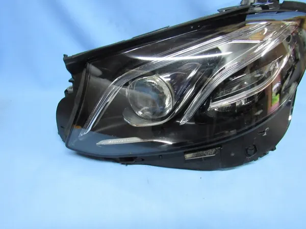 Linker Mercedes W213 MultiBeam Licht image 2