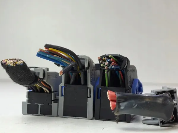 Conector BCM OEM 1371887080 para Fiat Ducato image 5