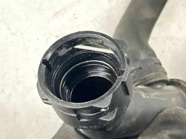 Turboahtimen vesiputki Volkswagen Tiguan Allspace 2022 OEM 5QN122157AD image 8