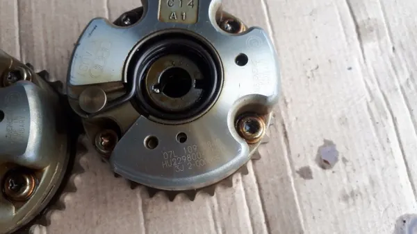 Audi OE 07L109084B Begagnad Kamkedja Variator image 8