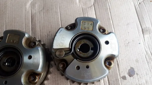 Audi OE 07L109084B Begagnad Kamkedja Variator image 9