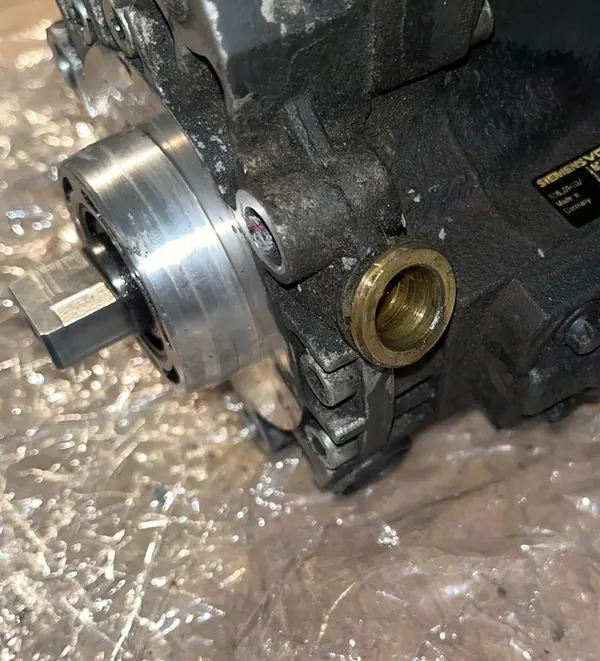 Brandstofpomp Volvo S40 C30 V50 C70 S80 2.0 D 136PK 5WS40163 image 4