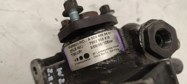 Servostyrningspump Mercedes W203 2.2 CDI A0024669401 image 2