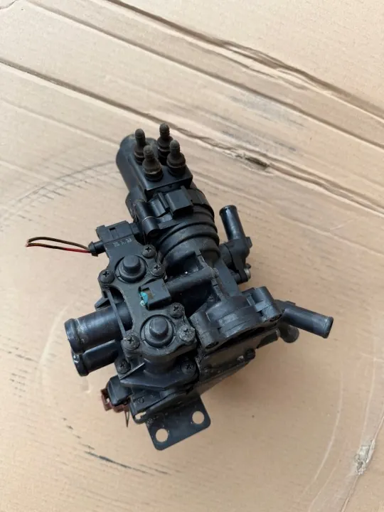 Électrovanne d'eau Audi OE 4E0959617C - État utilisé image 4