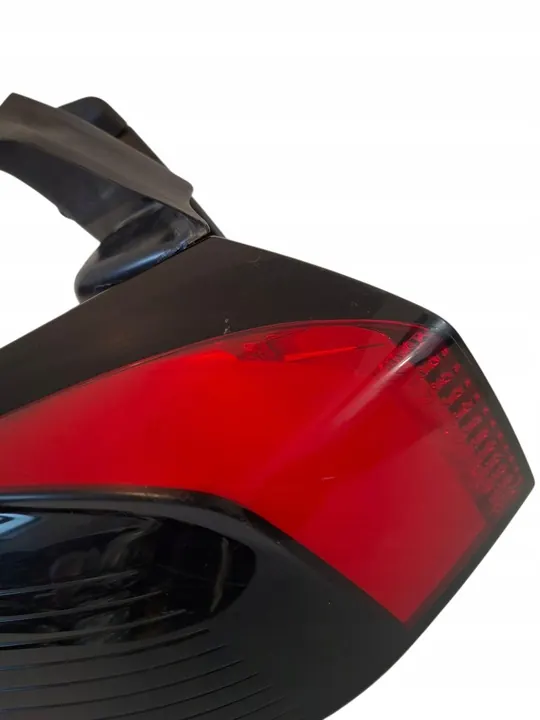 Lámpara trasera izquierda Peugeot 5008 II 9811028080 image 4