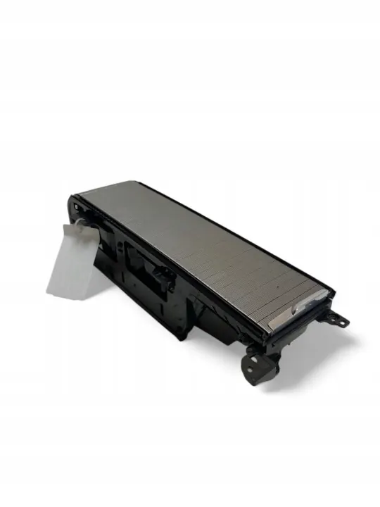 Volvo XC90 Vorderer Getränkehalter OEM 31389958 image 2