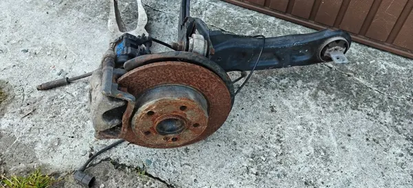 Mercedes bakre höger knäled OEM 2460406 - Begagnad image 3