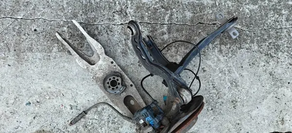 Mercedes bakre höger knäled OEM 2460406 - Begagnad image 4
