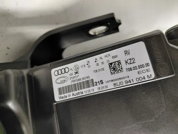Audi Q3 8U Faro derecho OEM 8U0941004M image 4