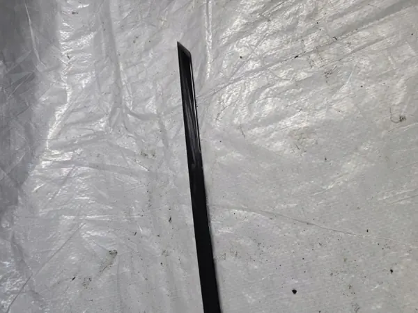 Audi A4 B9 8W S-Line Front rechts Fensterdichtung OEM 8W0837432 image 7