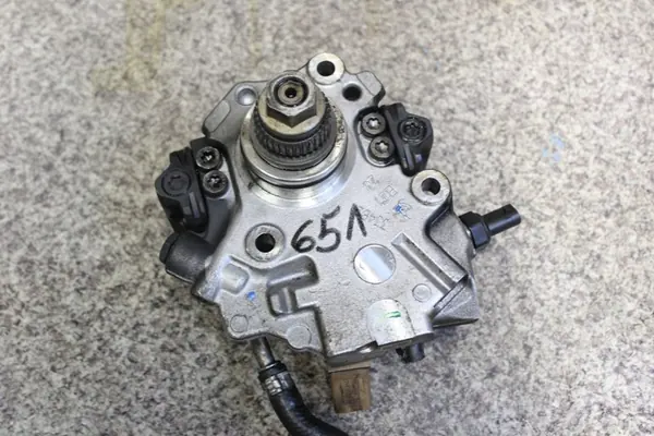 MERCEDES GLK X204 2.2CDI Brandstofpomp A6510701801 image 2