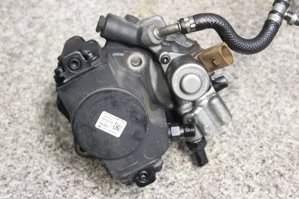 MERCEDES GLK X204 2.2CDI Brandstofpomp A6510701801 image 4