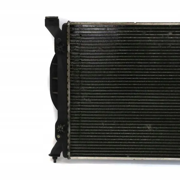 Audi A4 B7 Vesijäähdytin 8E0121251A image 10