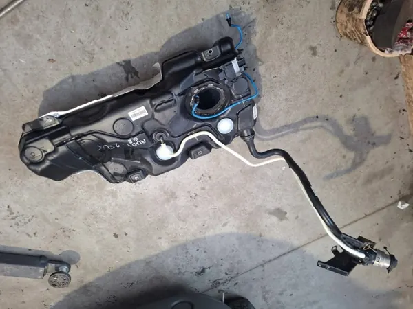Réservoir carburant OEM 5Q0201022SQ pour Audi Q2 - Occasion image 2