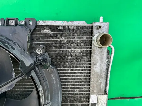 Radiador de agua Renault 8200134606 image 9