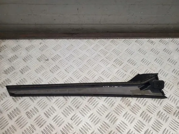 Audi Q8 2021 Kofferraumabdeckung OEM 4M8854871C Links image 3
