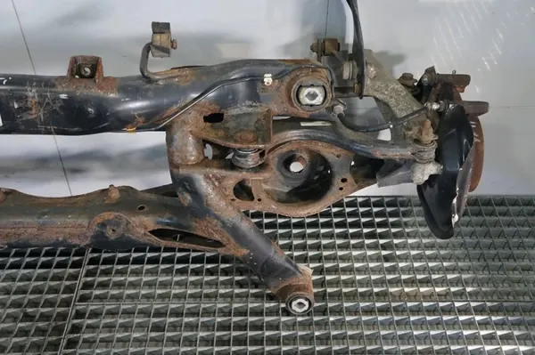 Trave di Sospensione Posteriore Skoda Yeti 5L Lift 5N0505235AG image 3