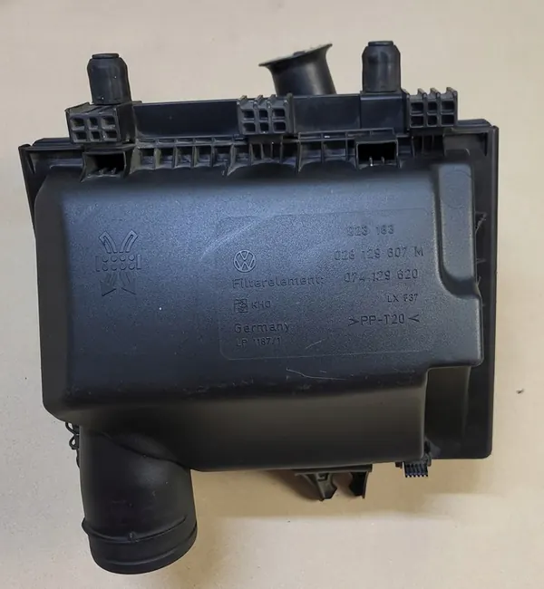 Ilmansuodatin kotelo VW Transporter T4 2.5 TDI OE image 2