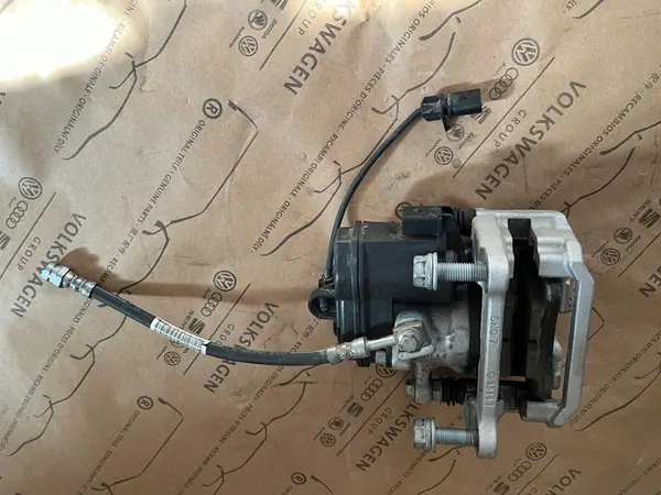 AUDI A5 A4 B9 Takaoikea Jarrusatula Alkuperäinen 8W0406AS image 2