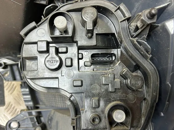 Luz trasera izquierda BMW 1 F20 F21 2013 OEM 63217270097 image 5