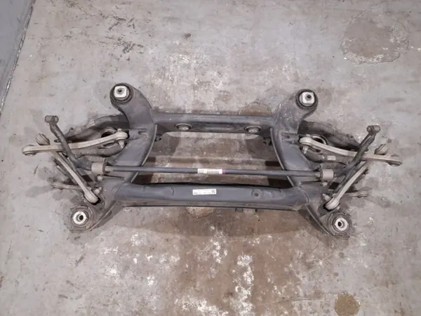 Travesaño trasero Mercedes-Benz OEM A2123503201 - Usado image 2